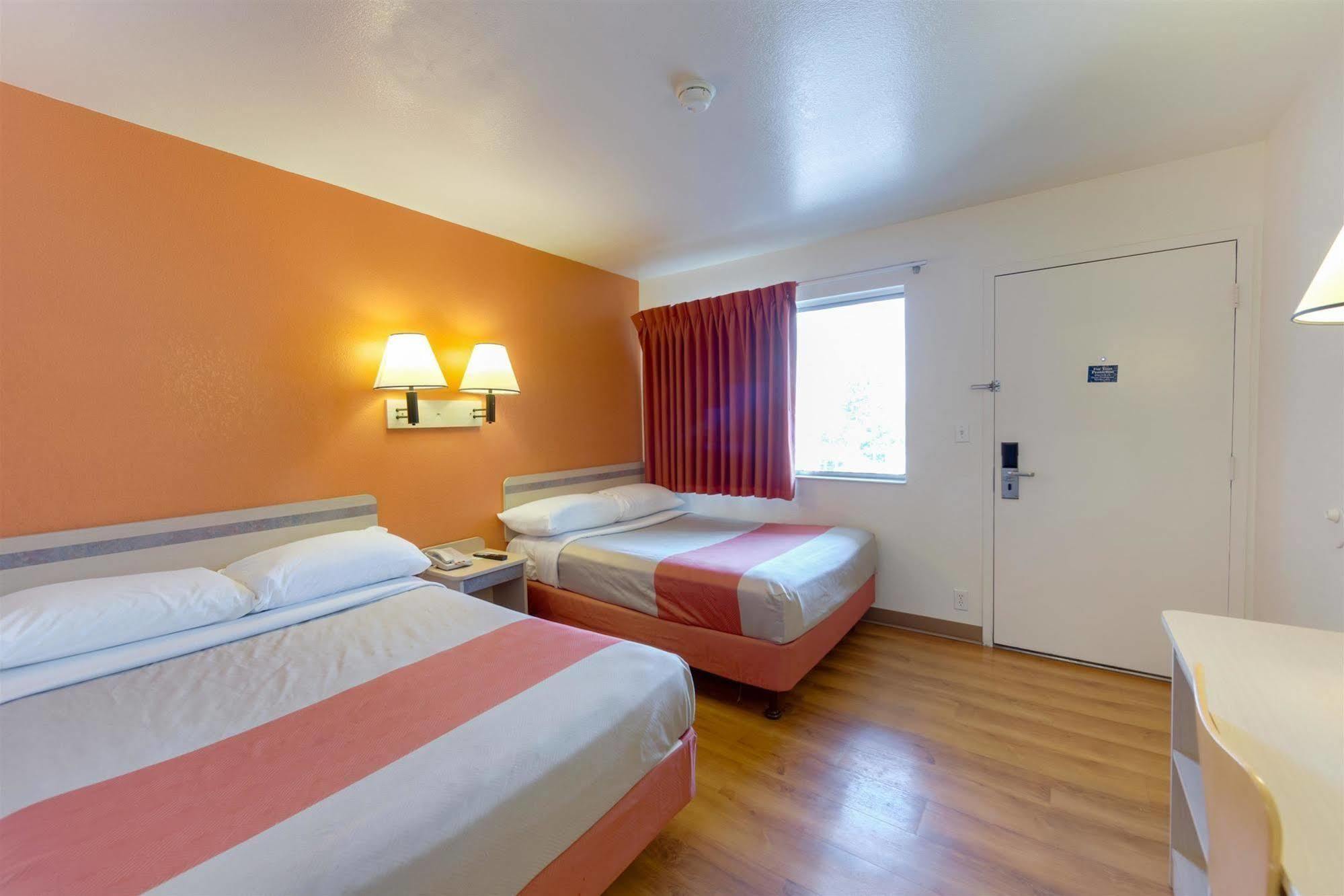 Motel 6 Weed - Mount Shasta Экстерьер фото