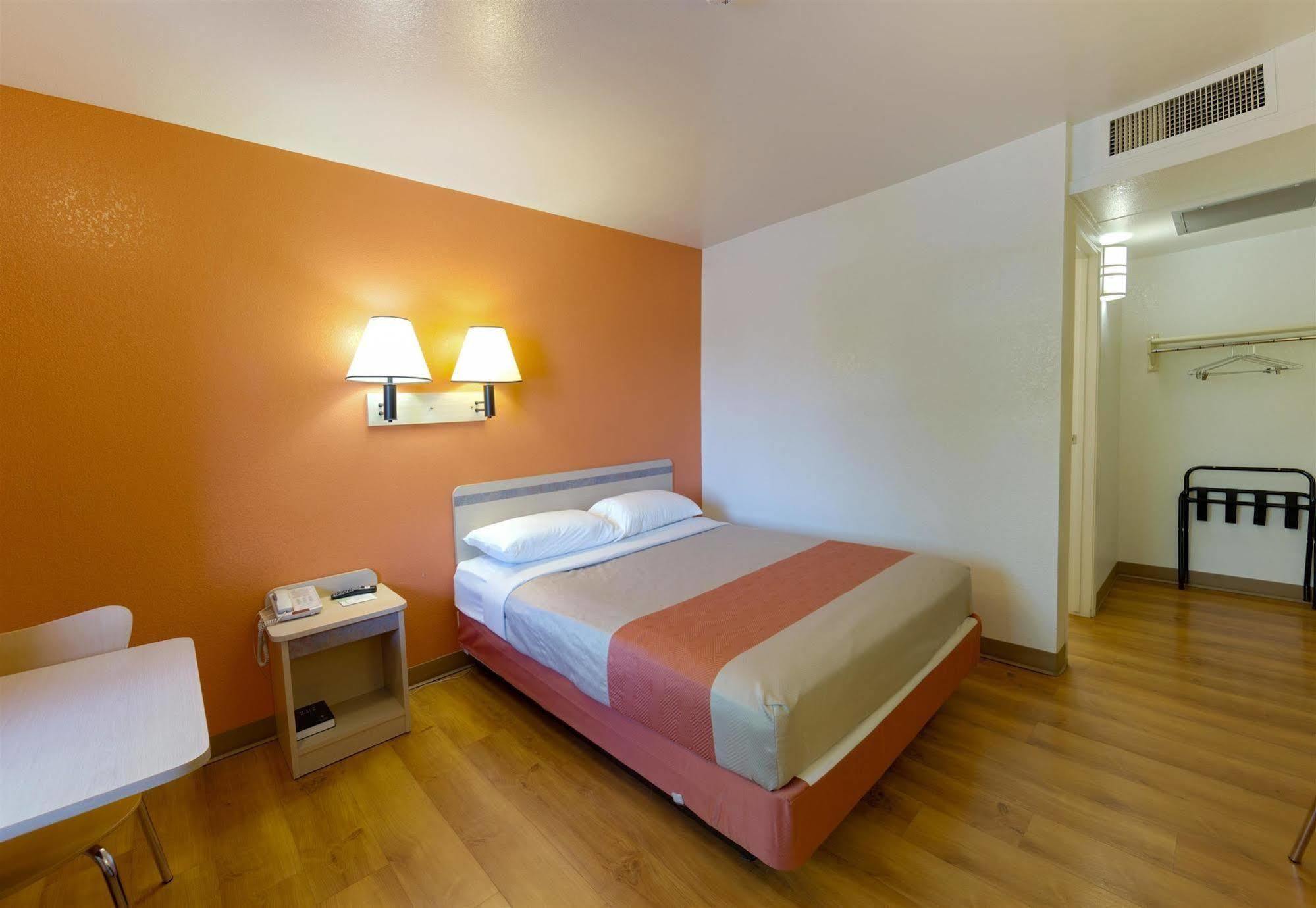 Motel 6 Weed - Mount Shasta Экстерьер фото