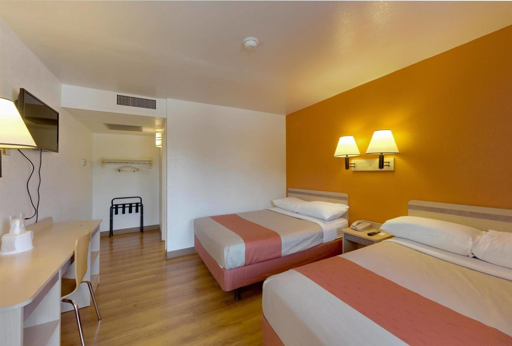 Motel 6 Weed - Mount Shasta Экстерьер фото