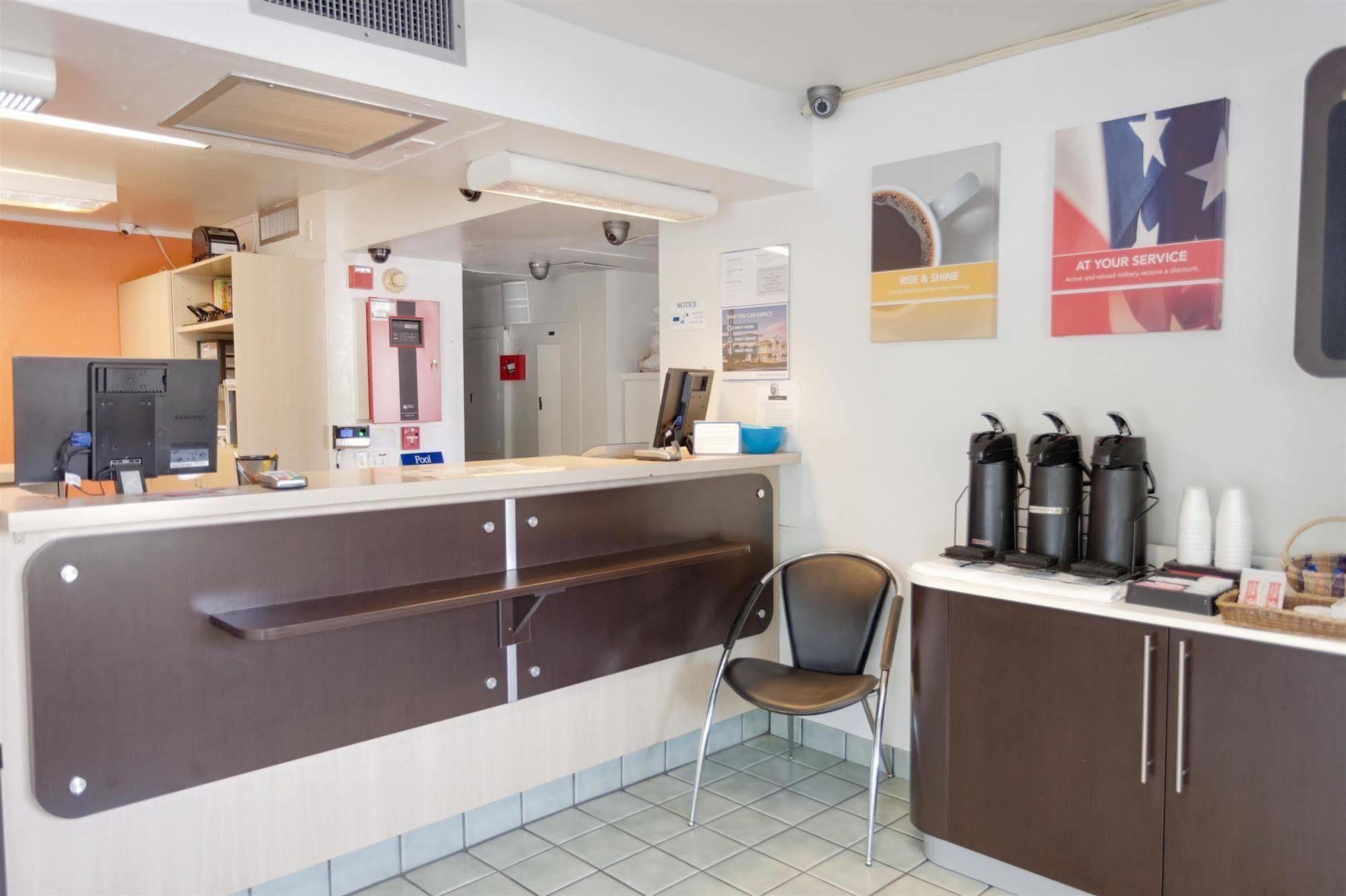 Motel 6 Weed - Mount Shasta Экстерьер фото