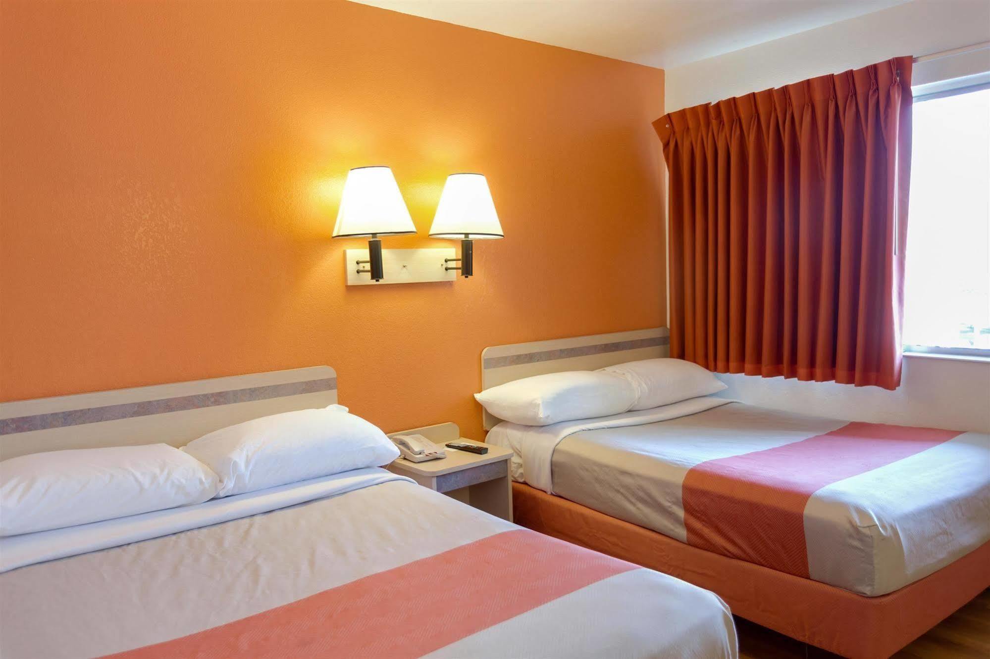 Motel 6 Weed - Mount Shasta Экстерьер фото
