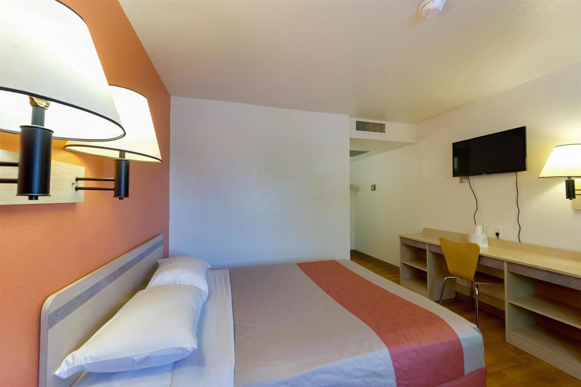 Motel 6 Weed - Mount Shasta Экстерьер фото