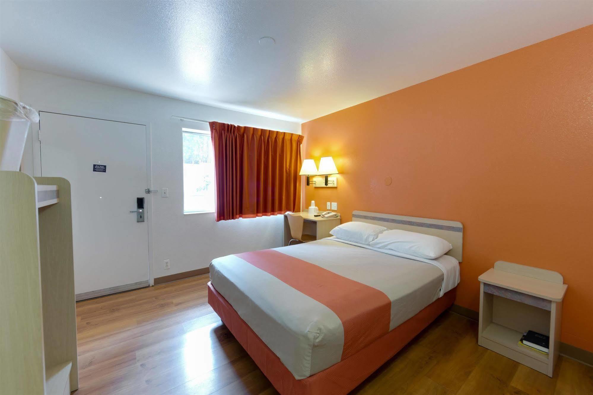 Motel 6 Weed - Mount Shasta Экстерьер фото