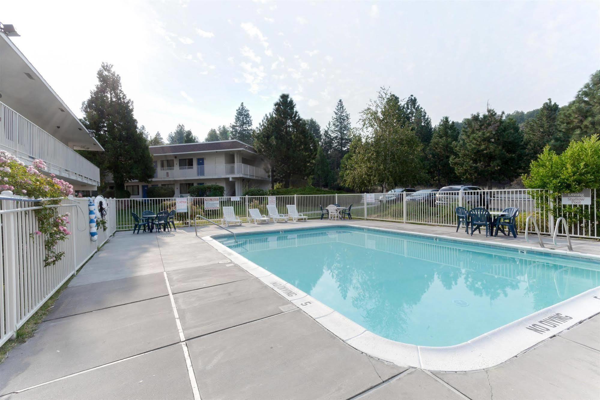 Motel 6 Weed - Mount Shasta Экстерьер фото