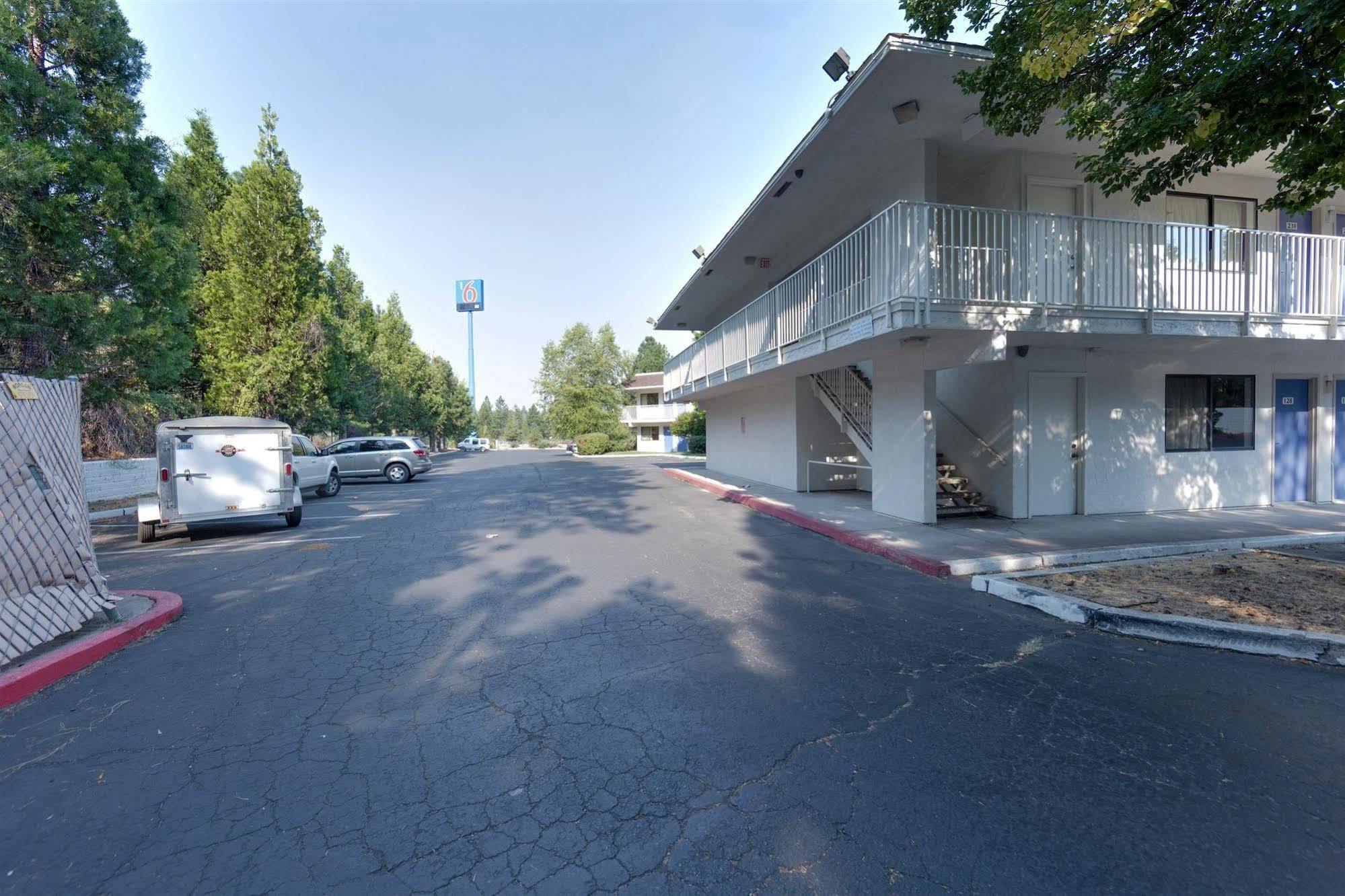 Motel 6 Weed - Mount Shasta Экстерьер фото